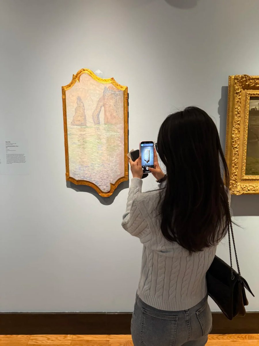 RantFestival's tweet image. The eyes have it📱 #ModernExhibit #TechArt