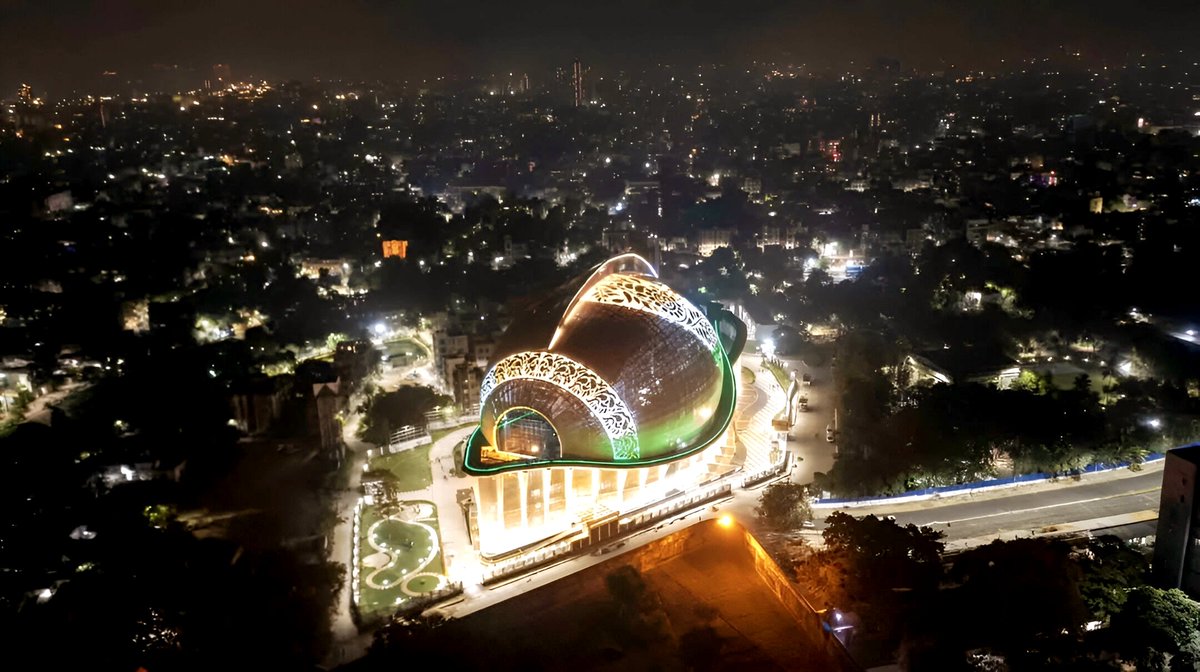 TheBengalIndex's tweet photo. 𝗕𝗲𝗻𝗴𝗮𝗹 𝗲𝗺𝗲𝗿𝗴𝗲𝘀 𝗮𝘀 𝗜𝗻𝗱𝗶𝗮'𝘀 𝘁𝗼𝗽 𝗠𝗜𝗖𝗘 𝗱𝗲𝘀𝘁𝗶𝗻𝗮𝘁𝗶𝗼𝗻.

Bengal has emerged as India’s top Meetings, Incentives, Conferences, and Exhibitions (MICE) destination with 1,200 events and more than ₹1,100 crore in business in 2025–26. Bengal already has the 2nd highest Foreign Tourist Arrival (FTA), wherein the highest foreign visitor footprints have come from the USA, Russia, Italy, the UK, and Nepal, underscoring rising global interest even without direct flight links.

Government of West Bengal has been prioritizing heritage tourism, culinary tourism, and sustainable tourism to safeguard its ecologically fragile zones. Bengal’s five diverse geographical zones, coupled with its status as a cultural powerhouse, are being effectively amplified by the state government to strengthen the tourism sector.