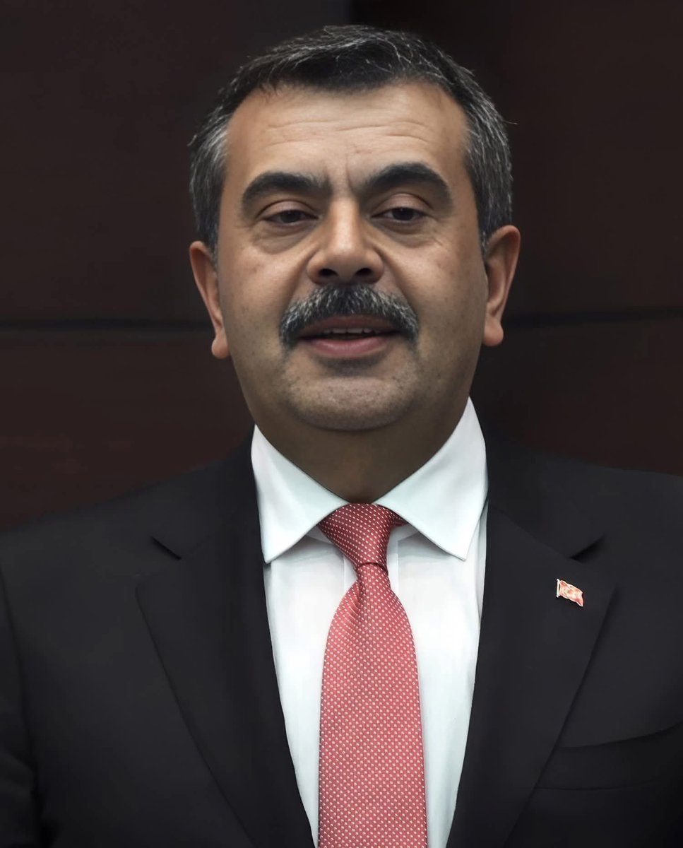 Hz.Yusuf'u kuyudan, köfteci Yusuf'u iftiradan kurtaran ey güzel Rabbim, eğitimi de bu Yusuf'tan kurtar… 🙏🏻
Amin deyin bakim jdjdjd🙃