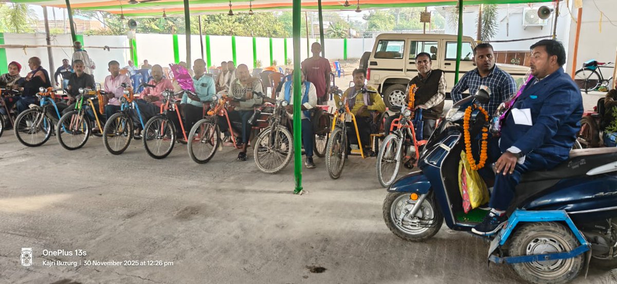 JDUUmeshSingh's tweet image. राष्ट्रीय विकलांग दिवस के पूर्व आज जंदाहा प्रखंड अंतर्गत कजरी बुजुर्ग स्थित अपने पैतृक आवास परिसर में क्षेत्र के दिव्यांगजन को अंगवस्त्र प्रदान कर सम्मानित एवं अभिनंदित किया। उनके उत्साह, धैर्य और संघर्षशील जीवन-शैली से समाज को निरंतर प्रेरणा मिलती है। ऐसी ही सकारात्मक ऊर्जा और…