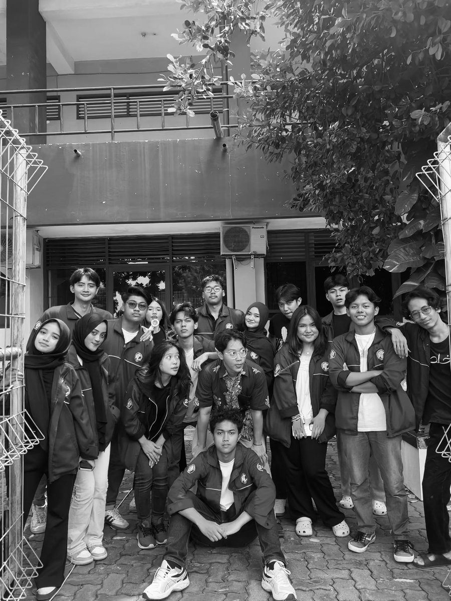 Duuduungs's tweet image. walaupun kaderisasi belum berakhir but thank u guys gua ga tau bakal gimana jalanin kader kalo gada kalian