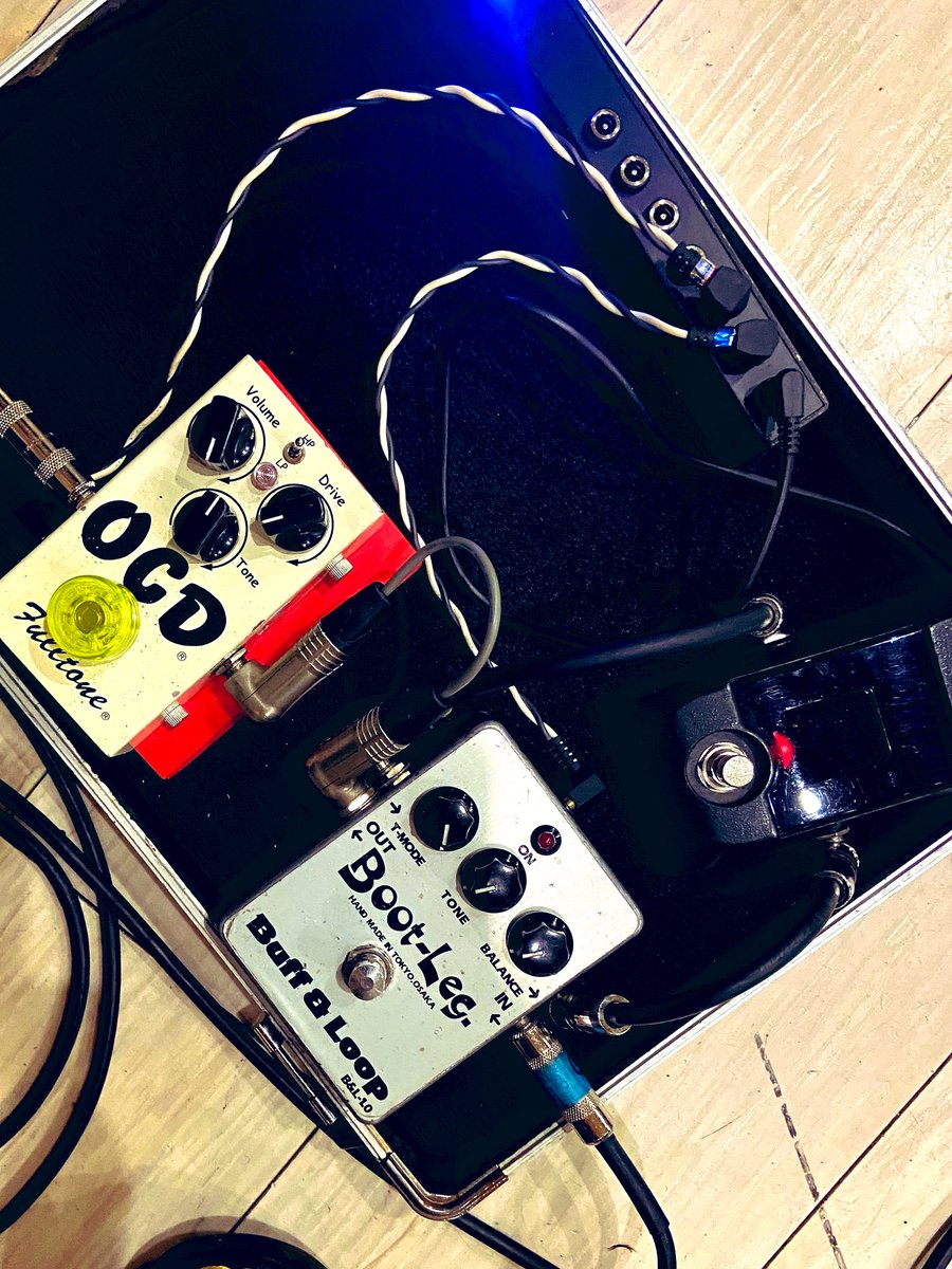 neatppbkc's tweet image. ド⭐️シンプル⭐️あしもと
KC→→
→エクスプローラー🎸guitar
→シールドBELDEN 9778→
→bootleg buff&amp;amp;loop(バッファ)
→OCD(ソロ時on)
→シールド BELDEN9778
→ Marshall✨