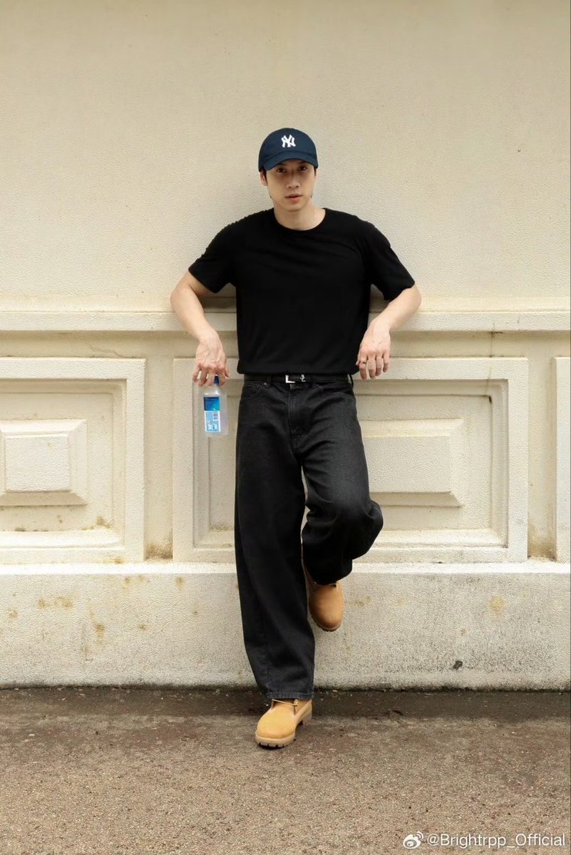 2025.11.30 Bright updated Weibo

Sooooo handsome!!!

#brightrpp #ไบร์ทรพีพงศ์ 
#BrightRapheephong