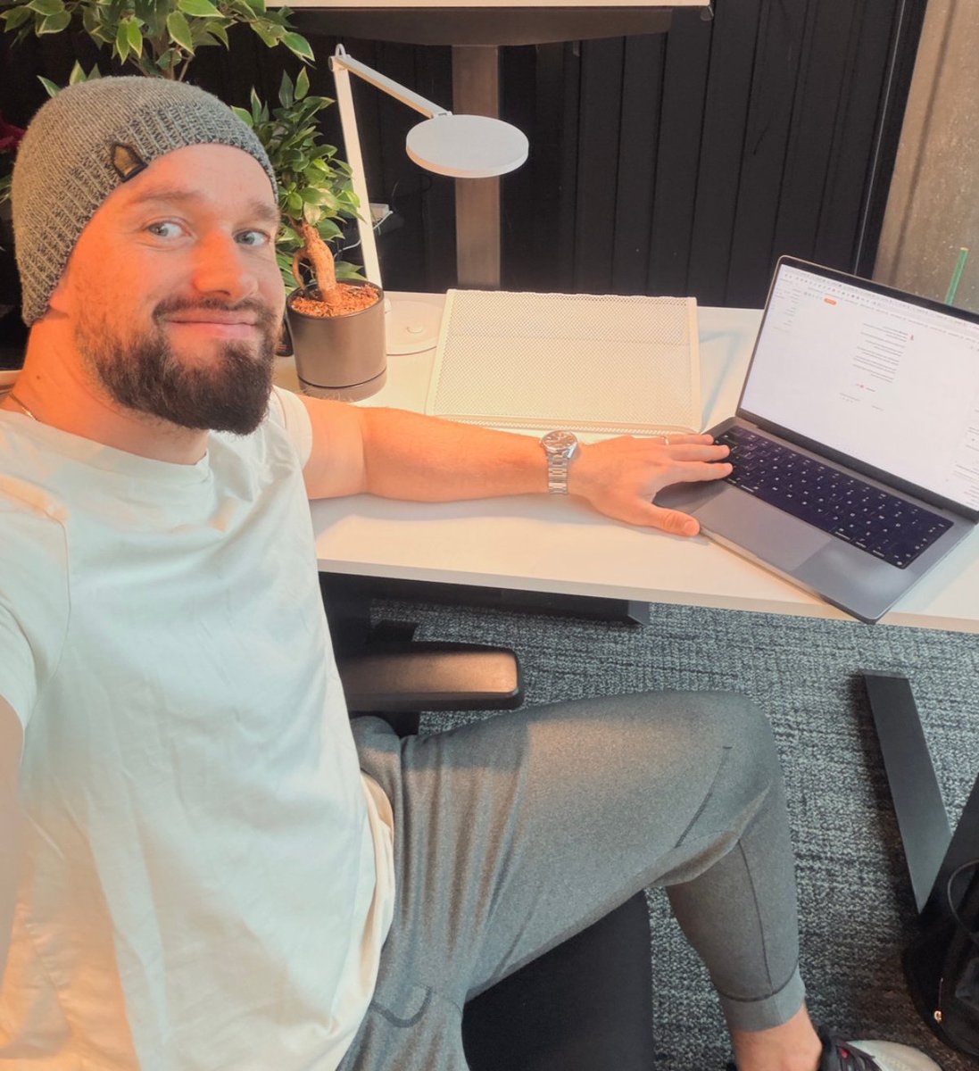 adriankuleszo's tweet image. Sunday mornings I sit down at 8am and plan every post for the week.

28 posts scheduled by 1pm and then I&apos;m free. (also walking on a treadmill for the entire time so getting my steps in is a nice bonus 😁)

Not thinking about content during the week, just family time, growing my…