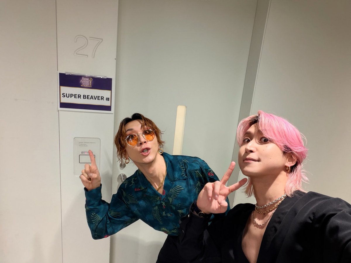 gyakutarou's tweet image. 昨日わざわざ楽屋まで来てくれた、優しきさっくん。
ナイトフラワーたくさんの人に観てもらえてるみたいで嬉しい。ありがとう。
その調子だ、ナイトフラワー。

#ナイトフラワー
#ナイトフラワー見た