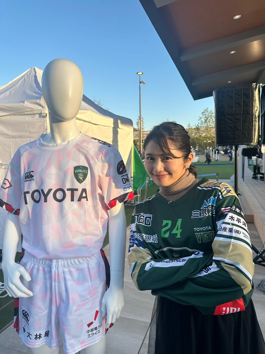 さらに！ 今年の初戦来場特典としてこちらのデザインのホッケーシャツ