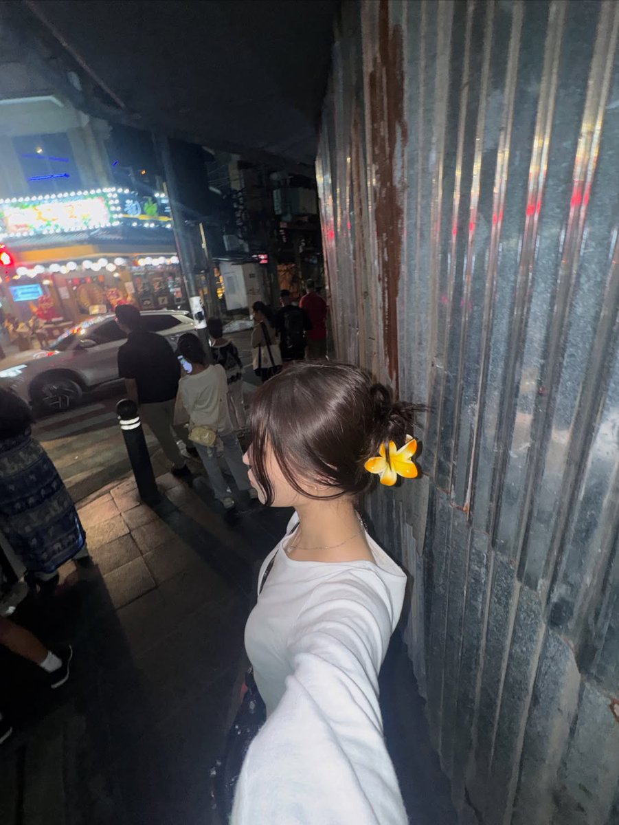 just one of those random moments where the day felt a little too quiet, so i opened my camera and caught myself exactly as i was — no plan, no angle, no perfect background.
