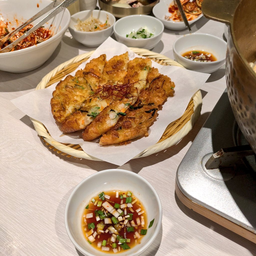 2025/11/30
『新大久保食堂』食堂からの脱出
初めての東京密室遊んで来ました！成功やったー！
一緒に遊んだメンバーが優秀すぎて知らない内にガンガン解いてくれて、18分残しての脱出でした(*‘ω‘ *)やはり私は無能…
その後はタッカンマリとチヂミ食べました😊めちゃくちゃ美味しかった！