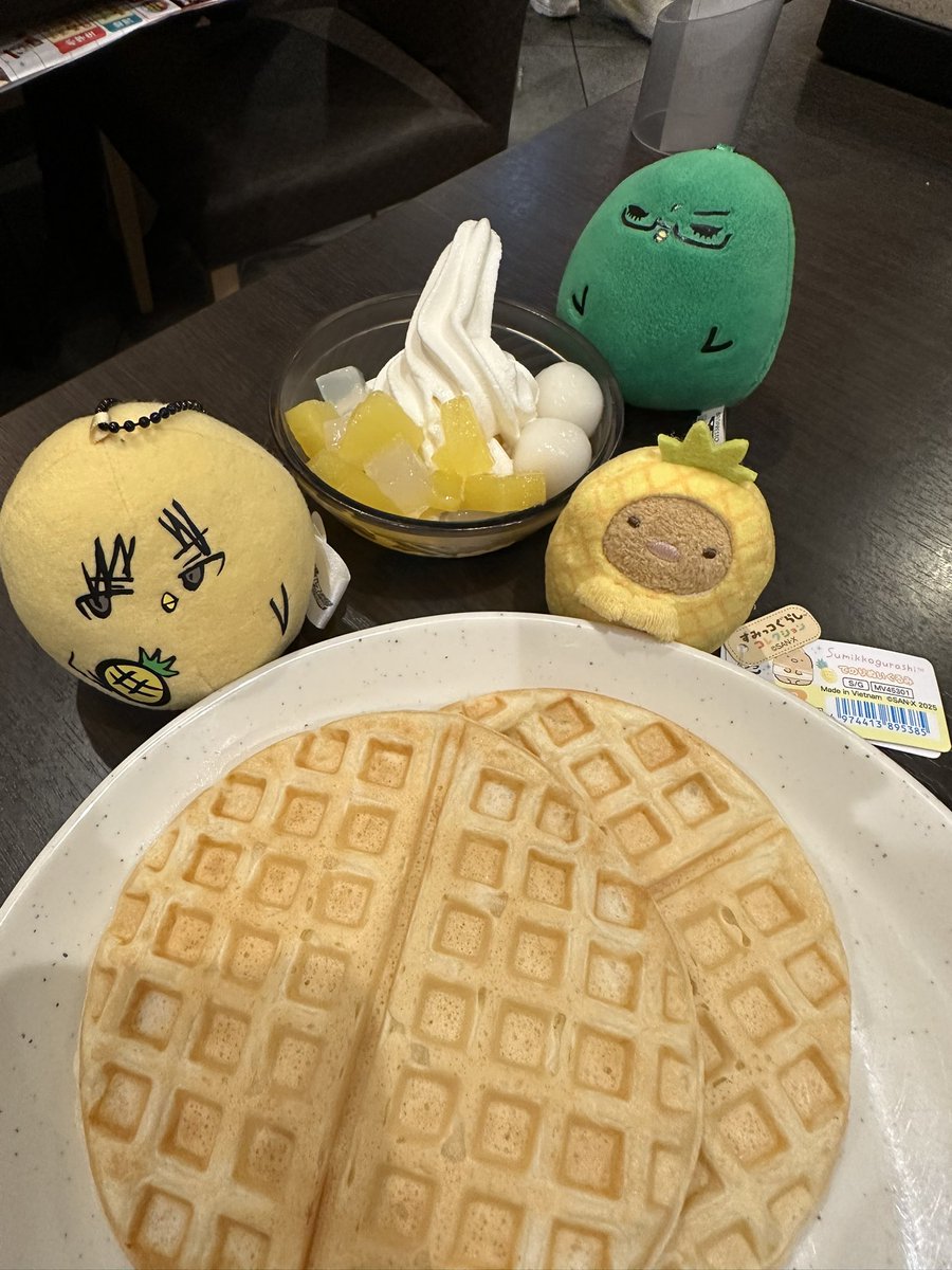 あつあつのワッフルに
ソフトクリーム
フルーツ 
白玉がよく合います
美味しい！

#私のしゃぶ葉日記