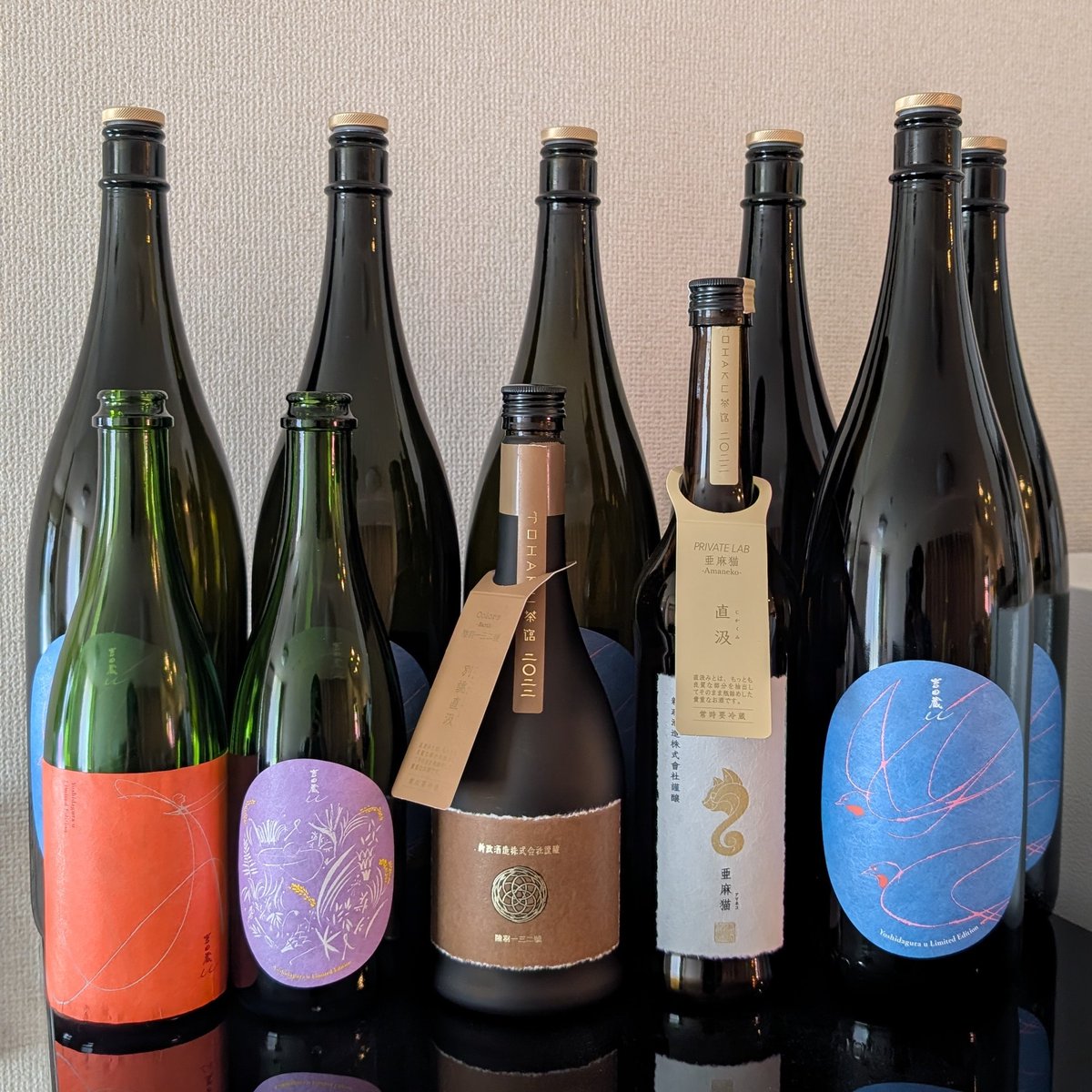 Clacktt's tweet photo. 備忘録まとめ〜
何気に万華鏡は初めてでうすはりよりは酒椀で飲んでまろやかさを重視してたらいつの間にか空に😳 メロンとかトロピカルなニュアンスもあって美味しい！2年熟成なのも驚き…
後半は結婚式で提供のお酒🍶 石川門スパークもたしか2年熟成を瓶内二次発酵だったのと、トーハクの新政も良き https://t.co/AvYpBZyiWf