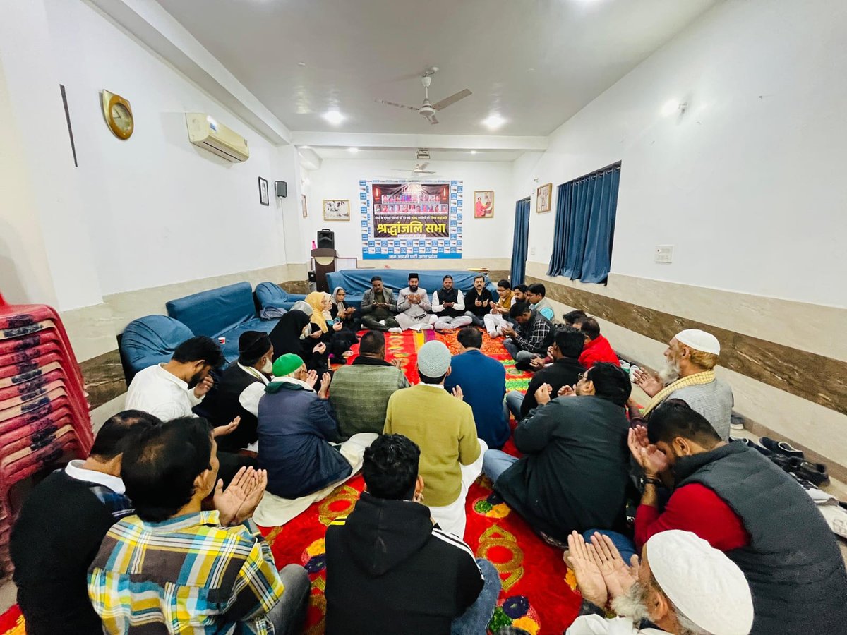 AAPUttarPradesh's tweet image. मोदी की तानाशाही के कारण देश भर में 25 से ज्यादा BLOs की जान चली गई। 

मोदी के चुनावी घोटाले को उजागर करने और जान गंवाने वाले BLOs को श्रद्धांजलि देने के लिए रामपुर में प्रदेश प्रवक्ता फैसल खान लाला जी की उपस्थिति एवं जिलाध्यक्ष अंसार अहमद जी के नेतृत्व में AAP कार्यकर्ताओं एवं…