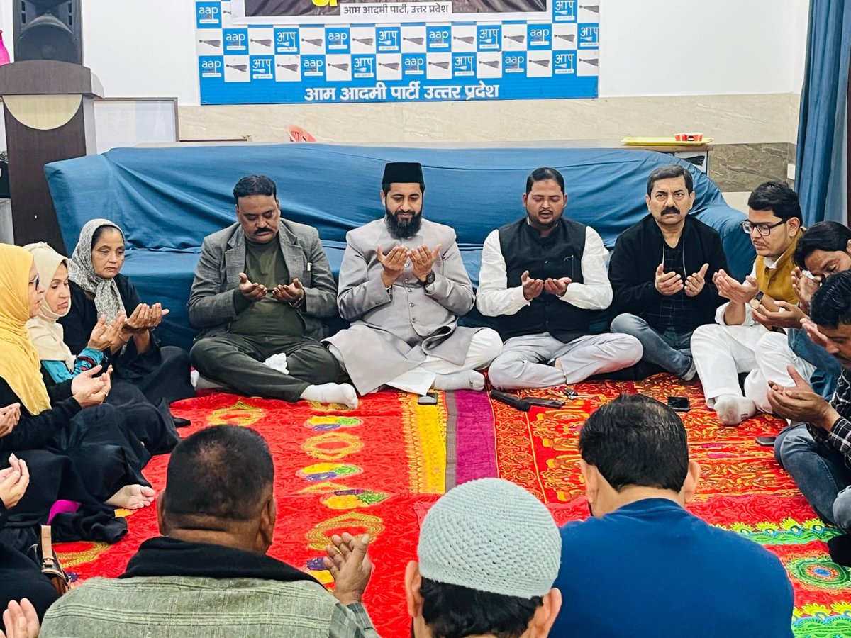 AAPUttarPradesh's tweet image. मोदी की तानाशाही के कारण देश भर में 25 से ज्यादा BLOs की जान चली गई। 

मोदी के चुनावी घोटाले को उजागर करने और जान गंवाने वाले BLOs को श्रद्धांजलि देने के लिए रामपुर में प्रदेश प्रवक्ता फैसल खान लाला जी की उपस्थिति एवं जिलाध्यक्ष अंसार अहमद जी के नेतृत्व में AAP कार्यकर्ताओं एवं…