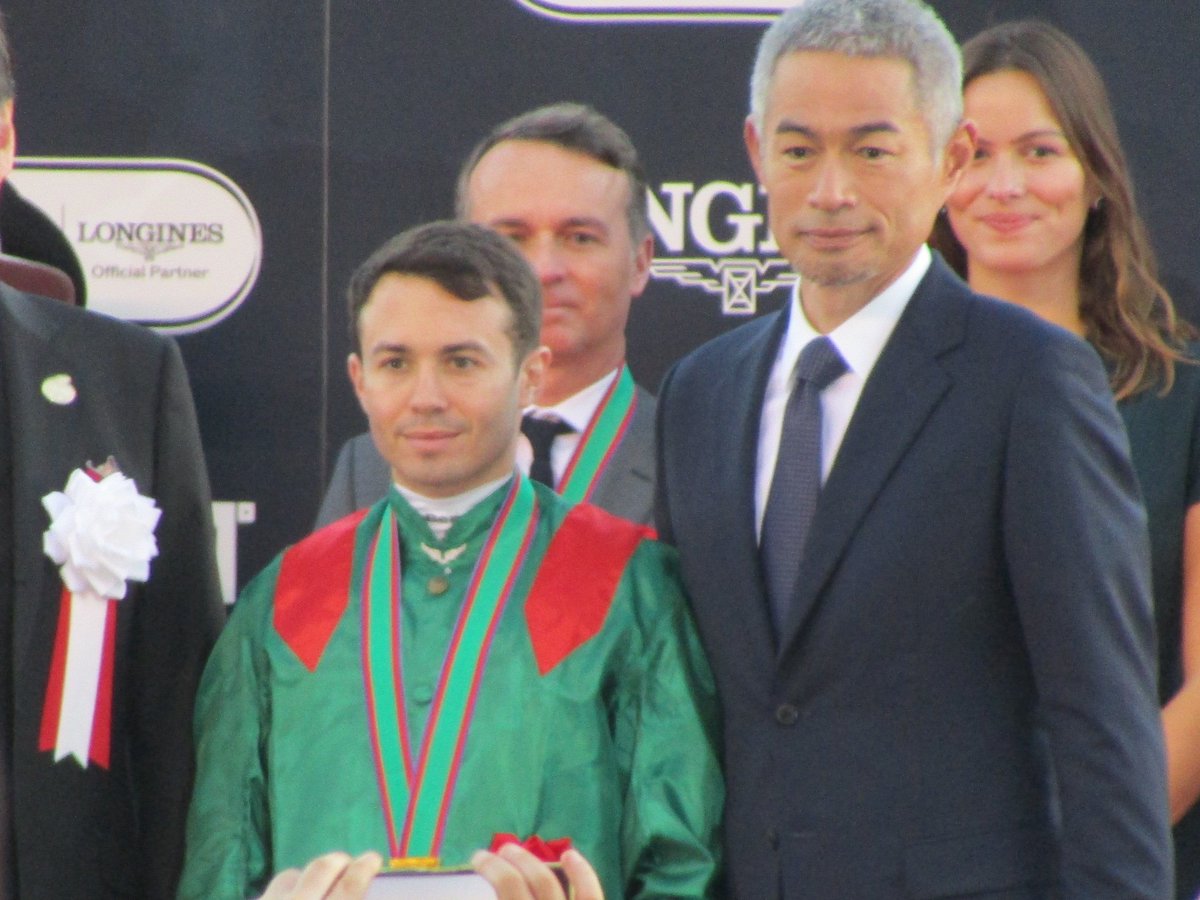 今日は現地観戦。
カランダガン強い！
恐れ入りました。
この馬自身の持ち時計を８秒近く縮めて、しかもレコード勝ち。これが欧州最強馬なんですね。
落馬があったのは残念でしたが、素晴らしいレースでした。
馬券は馬連と記念として勝った単勝が的中。
#ジャパンカップ #競馬