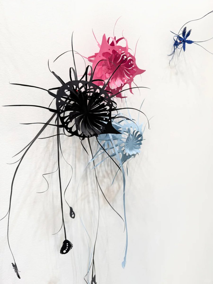 rinanurhapsari's tweet image. Embracing the beauty of solitude and artistry. ✨ #Artsy #CreativeExpression