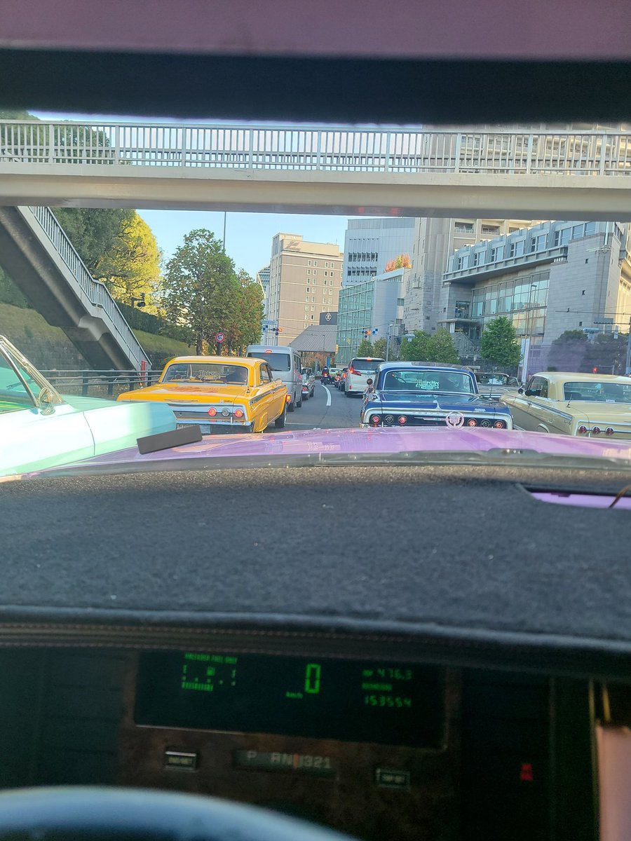 zento_og's tweet photo. ビジネス街にいる50台以上のローライダー https://t.co/CMSCi1eH7v