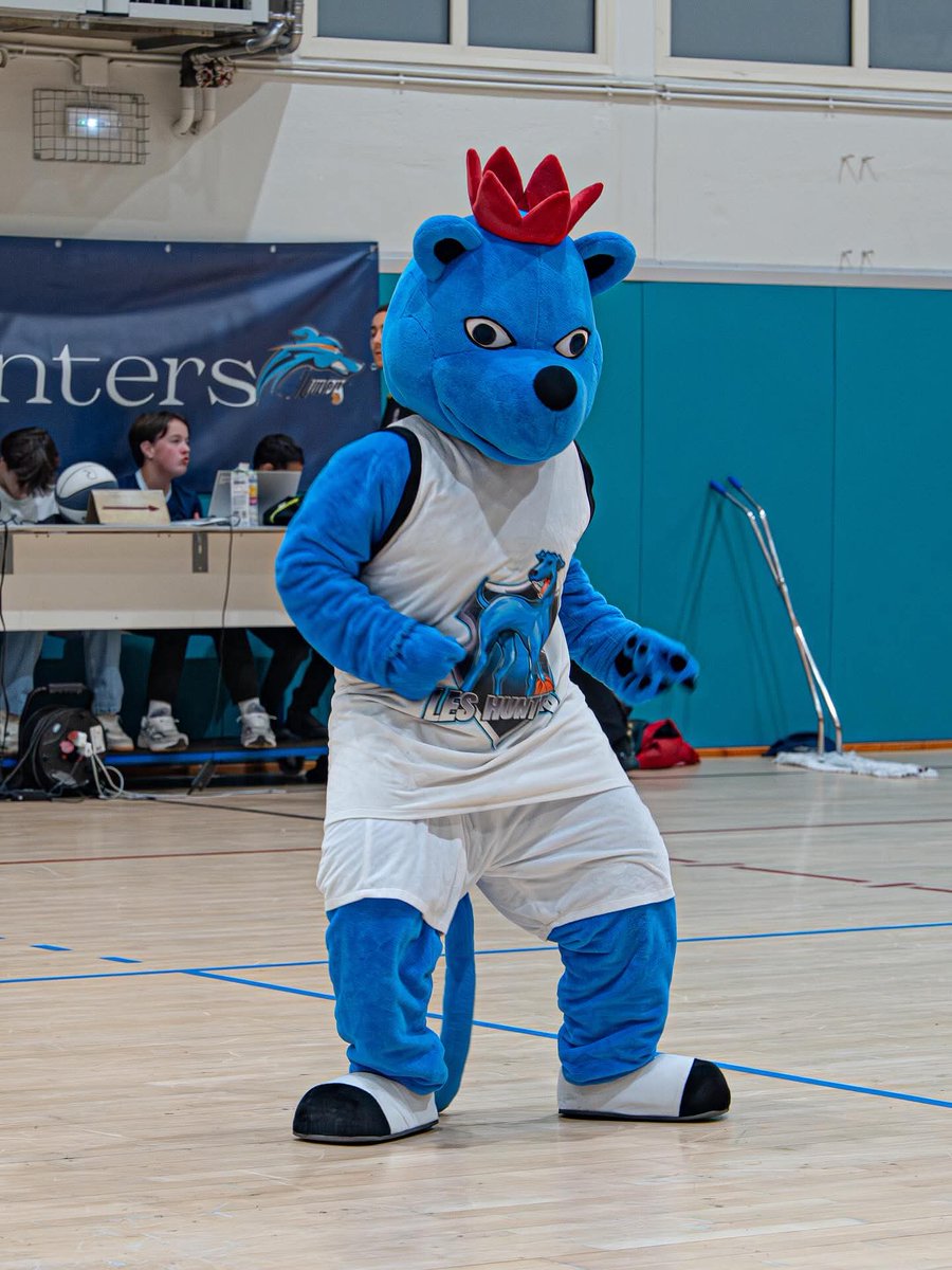 Superbe victoire des Hunters : 90–57 lors d’un derby intense face à Vence, à la Maison des Sports ! Toujours invaincus à domicile 🔥
Ravie d’assister au match avec Édouard Dubourg, président du club.
Bravo à l’équipe ! 🏀👏