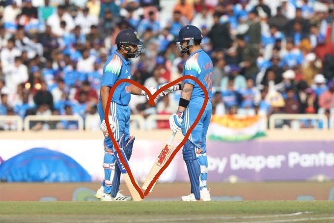 skdas91's tweet photo. ICT Fans ❤️😀 everytime both r on the field 
#RohitSharma𓃵 #ViratKohli
1st ODI #INDvRSA https://t.co/QpGM9YSinE