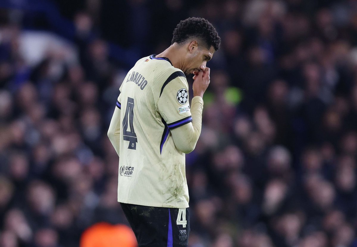 VibesFoot's tweet image. 🔴 𝗥𝗢𝗡𝗔𝗟𝗗 𝗔𝗥𝗔𝗨𝗝𝗢 𝗘𝗦𝗧 𝗣𝗥𝗢𝗙𝗢𝗡𝗗𝗘́𝗠𝗘𝗡𝗧 𝗕𝗢𝗨𝗟𝗘𝗩𝗘𝗥𝗦𝗘́ ! 😞💔

Il regrette son carton rouge contre Chelsea et se sent encore plus touché moralement que face au PSG ou à l’Inter.

🗞 @fansjavimiguel