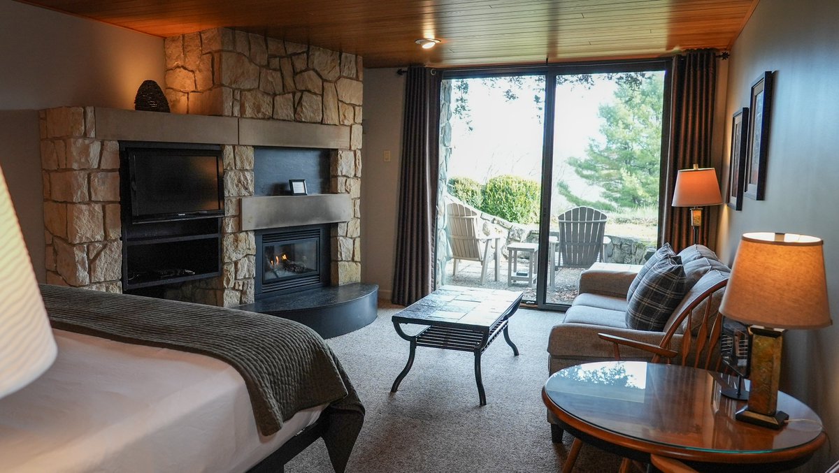 It's cold outside but it's warm and cozy at The Inn!
Experience a winter retreat like no other and book your getaway today! innathoneyrun.com