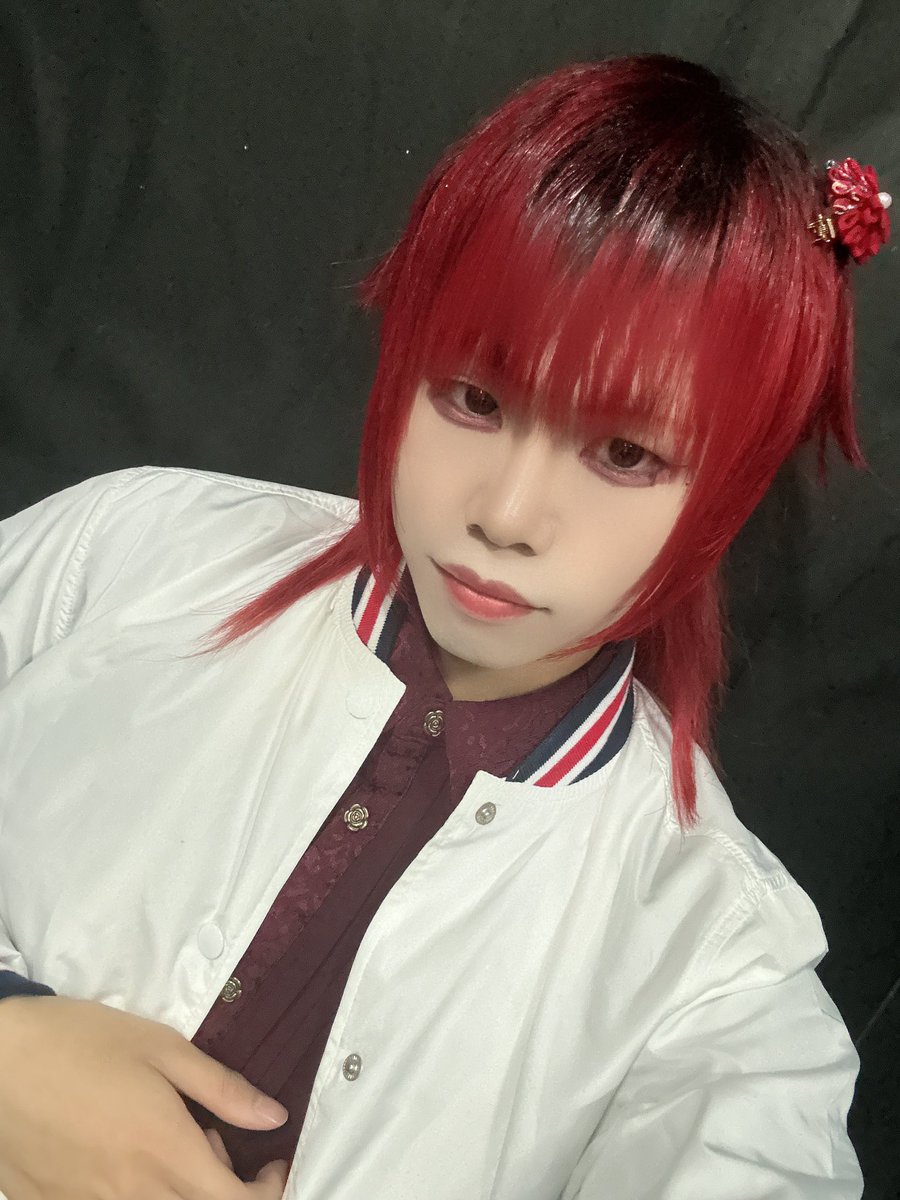 eisei_tzubame's tweet image. 本日はおかきバースデーライブありがとうございました！！！疲労困憊の為深い感想は後日❣️赤髪のビジュだいすき♥️
あ、そうそう先輩になりました😊
 #ムコムコ