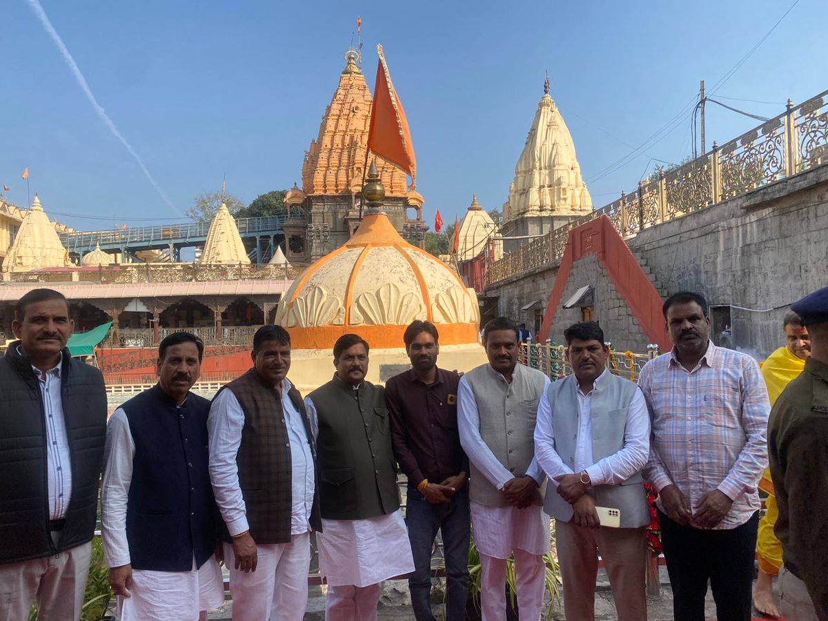 DrKPSinghYadav's tweet image. आज उज्जैन स्थित परम् पावन, भूतभावन अवंतिकानाथ श्री बाबा महाकाल के दर्शन का सौभाग्य प्राप्त हुआ।

बाबा श्री महाकाल से प्रदेशवासियों के सुख-समृद्धि, कल्याण और सभी के मंगलमय जीवन की कामना करता हूँ।

जय श्री बाबा महाकाल!