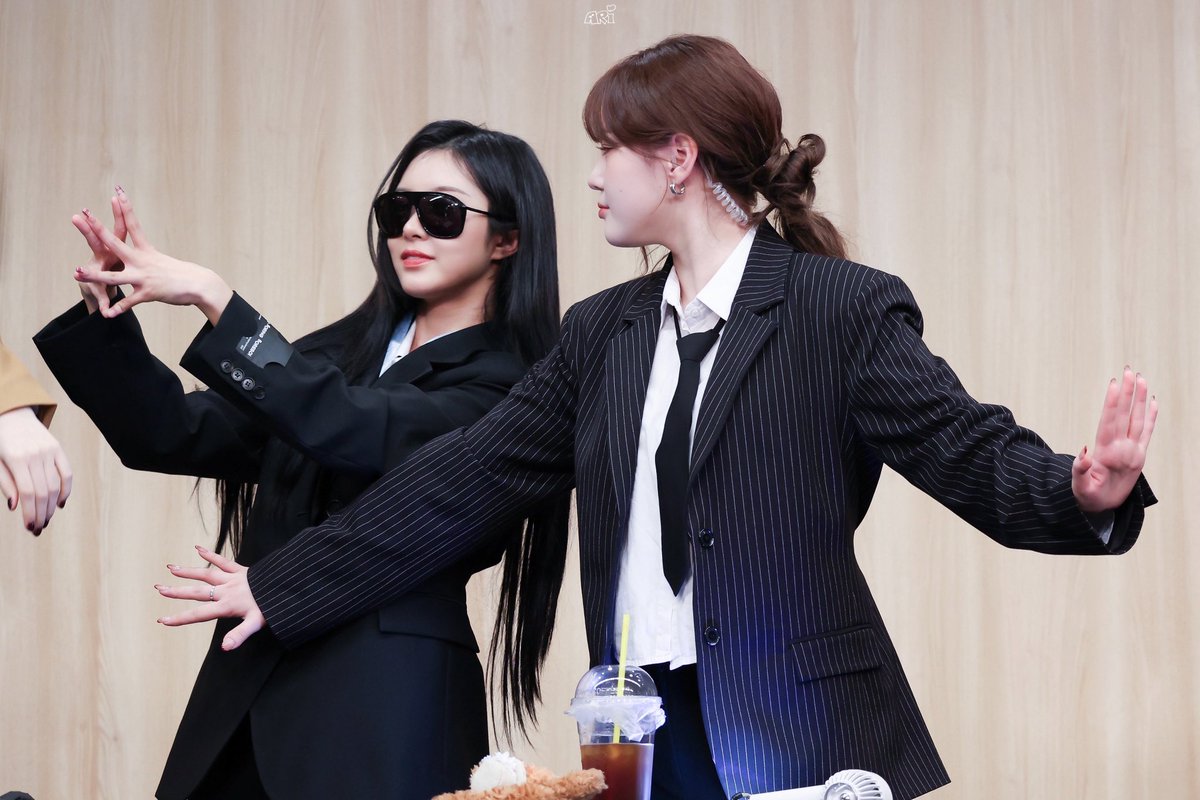 ka1_s2's tweet photo. 역시 다연이는 지켜져요
#김다연 #ダヨン #김채현 #チェヒョン #Kep1er https://t.co/rxk1db7mqj