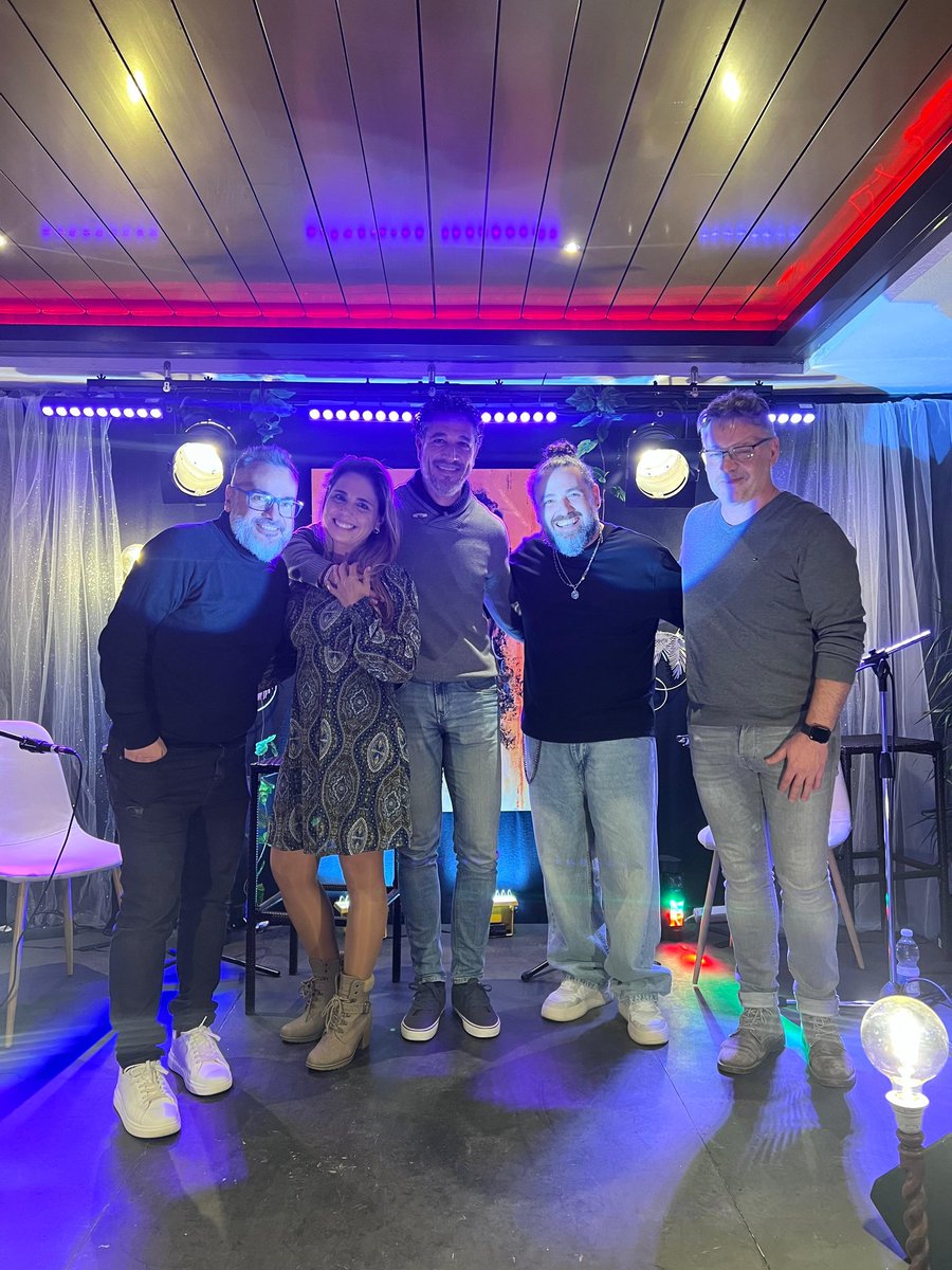 Intentar explicar una pasión desde cero: no podía ser de otra forma que en directo y viéndolos a ellos, apuesta segura a la emocion, al disfrute, al buen gusto, a la entrega. Ya tenéis a otro adicto. Gracias  <a href="/rafataleguilla/">𝐑𝐚𝐟𝐚 𝐓𝐚𝐥𝐞𝐠𝐮𝐢𝐥𝐥𝐚</a>. Cádiz + vosotros= Locura siempre.