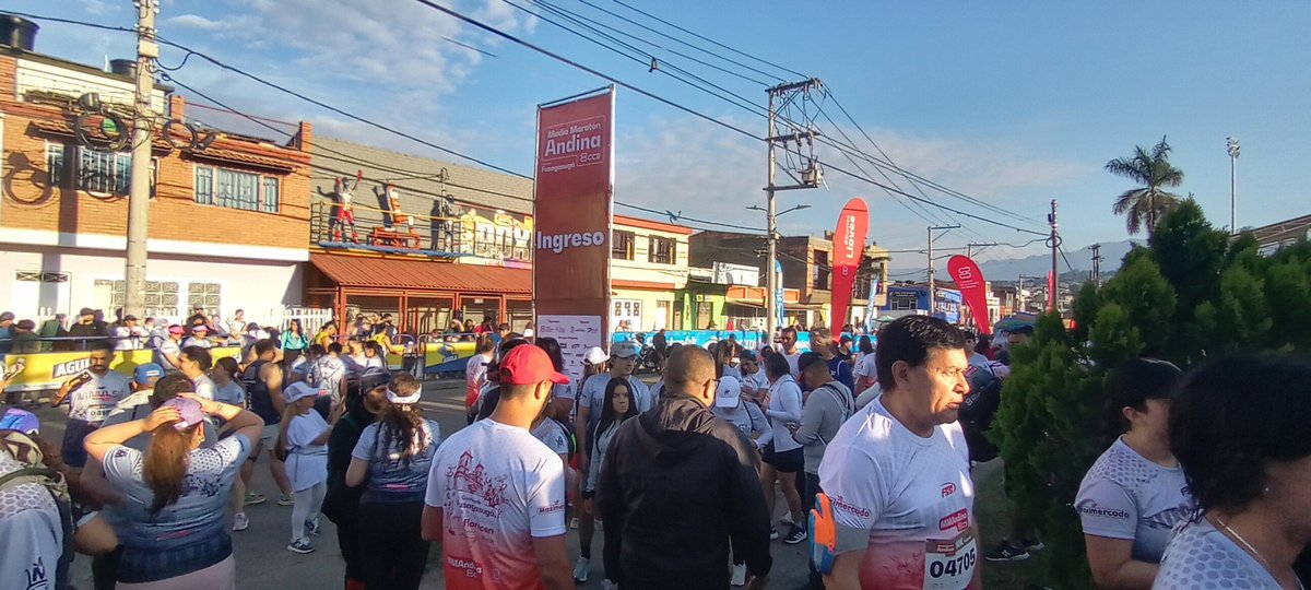 siaradio's tweet photo. #SIAPresente En la #MediaMaratonAndina desde el municipio de @AlcFusagasuga . @camaracomerbog @Ovidio_Claros_ https://t.co/hkFXMWBQMT
