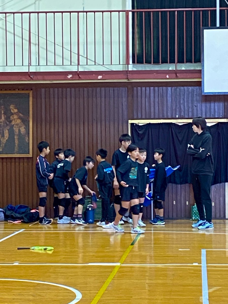 rubicks_iruma's tweet image. 本日は強豪2チームとの練習試合🏐
ただでさえ苦戦が予想されていたのにエースが体調不良で欠席😱しかし皆が力を合わせ精一杯戦いました👍️厳しい戦いでしたが、その結果何を学ぶかが大事なのです。ただ楽しくやってるだけでは勝利の喜びや敗戦の悔しさも学べませんからね〜❤