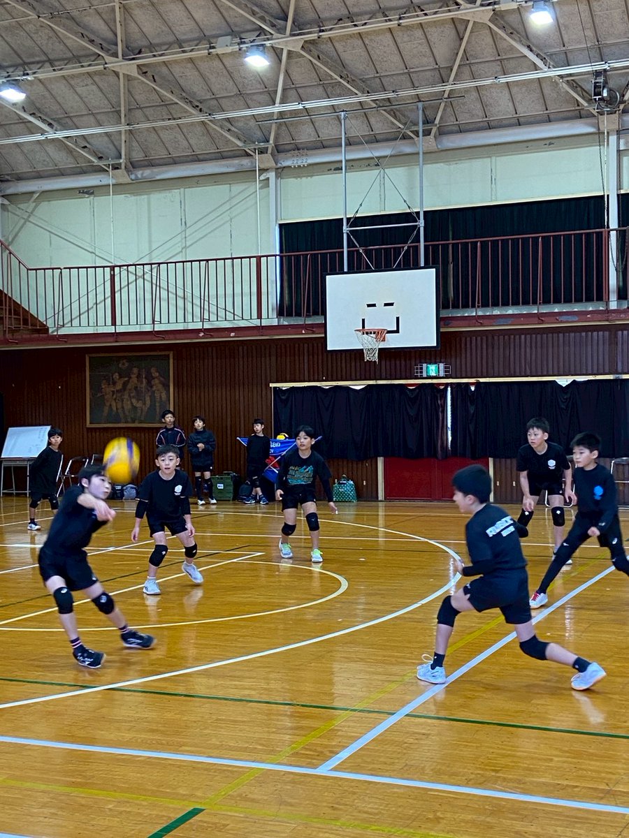 rubicks_iruma's tweet image. 本日は強豪2チームとの練習試合🏐
ただでさえ苦戦が予想されていたのにエースが体調不良で欠席😱しかし皆が力を合わせ精一杯戦いました👍️厳しい戦いでしたが、その結果何を学ぶかが大事なのです。ただ楽しくやってるだけでは勝利の喜びや敗戦の悔しさも学べませんからね〜❤