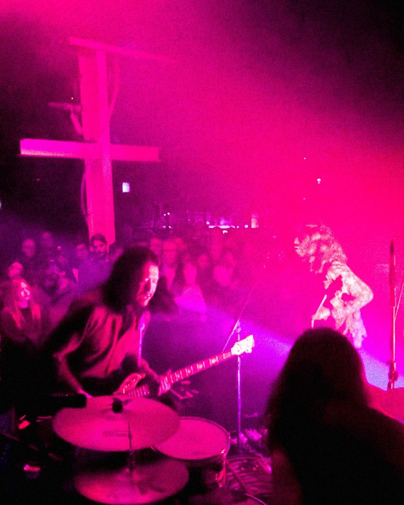 イギリス公演を終え、またヨーロッパに戻っております。今宵はパリです！
Massive love to our lovely tour mates Floral Image (<a href="/FuzzClub/">Fuzz Club</a> ) for supporting us💥🤪🌈
See you again, everyone🤘

Tonight in Paris! w/ Weite ☄️ 

#prettysurewearemissingoneFloral