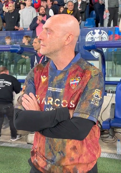 Gracias por devolver al Levante a un lugar al que yo creía que las nuevas generaciones tardarían muchos años en volver a verlo dada la situación lamentable en la que dejaron el club.

Siempre tendrá mi aplauso en el Ciutat. Suerte allá donde vaya, Julián.
