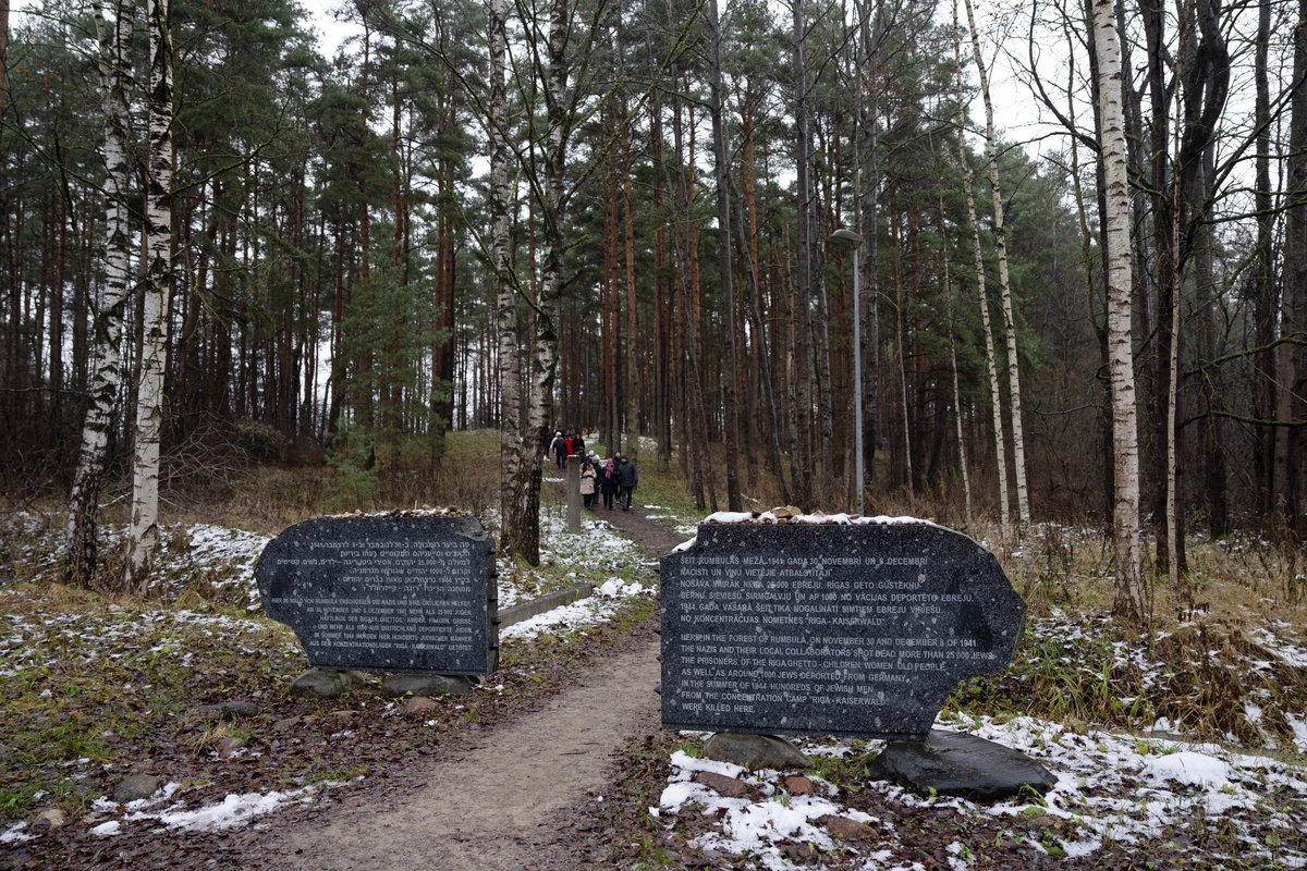 8️⃣4️⃣ years ago, on 30 November and 8 December 1941, in Nazi-occupied Latvia, 25,000 prisoners of the Riga Ghetto and also Jews deported from Germany were murdered in Rumbula, on the outskirts of Riga. Latvia 🇱🇻 consistently condemns the crimes against humanity committed by the