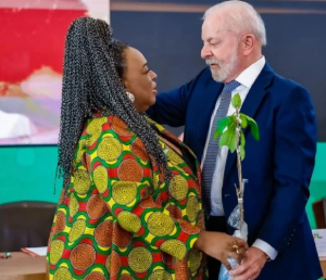teixeiracds's tweet photo. @ptbrasil @LulaOficial Não é á toa que nós do Movimento Negro Unificado (MNU), uma das tantas instituições negras e antirracistas que combatem firmemente o racismo e a discriminação racial, decidimos ofertar apoio a este governo. Exigimos ações e sentimos ranço de blá-blá-blás. #MNUComLula https://t.co/JpsZCqqIpU