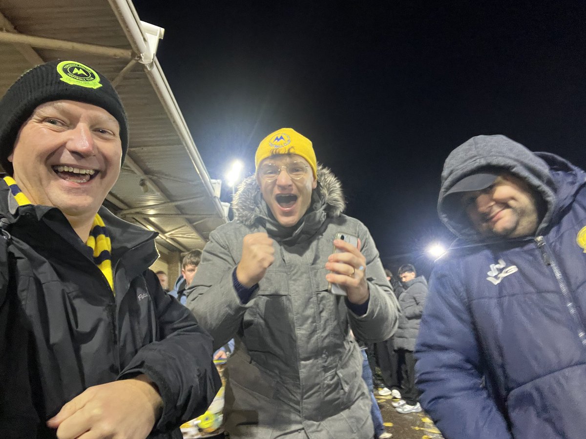 alanjwills's tweet photo. Chelmsford (A) - Five league wins in a row, and top of the league 😎
@NatObsPod @TalkingTorquay @TORQUAYTALK #TUFC #COYY #DHAS https://t.co/4LDvyd5tQp