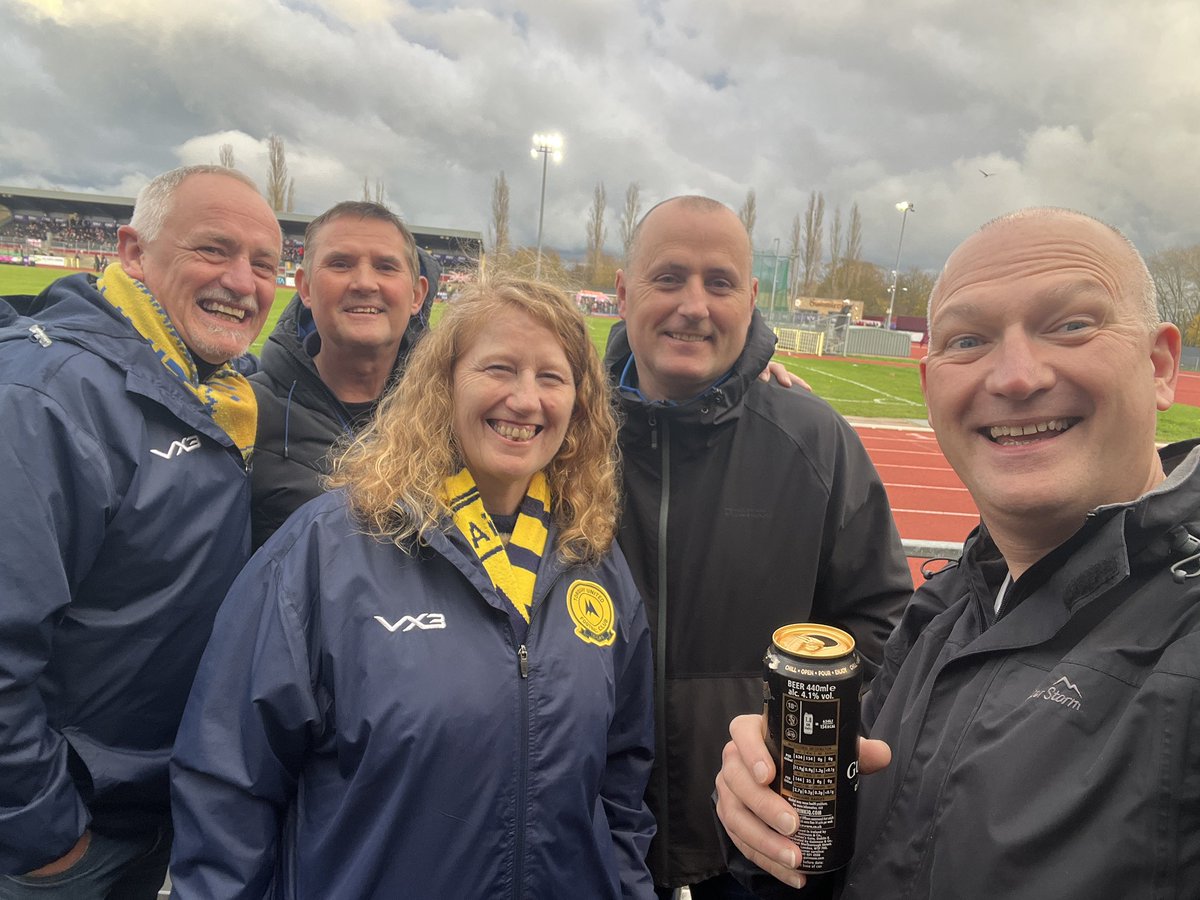 alanjwills's tweet photo. Chelmsford (A) - Five league wins in a row, and top of the league 😎
@NatObsPod @TalkingTorquay @TORQUAYTALK #TUFC #COYY #DHAS https://t.co/4LDvyd5tQp
