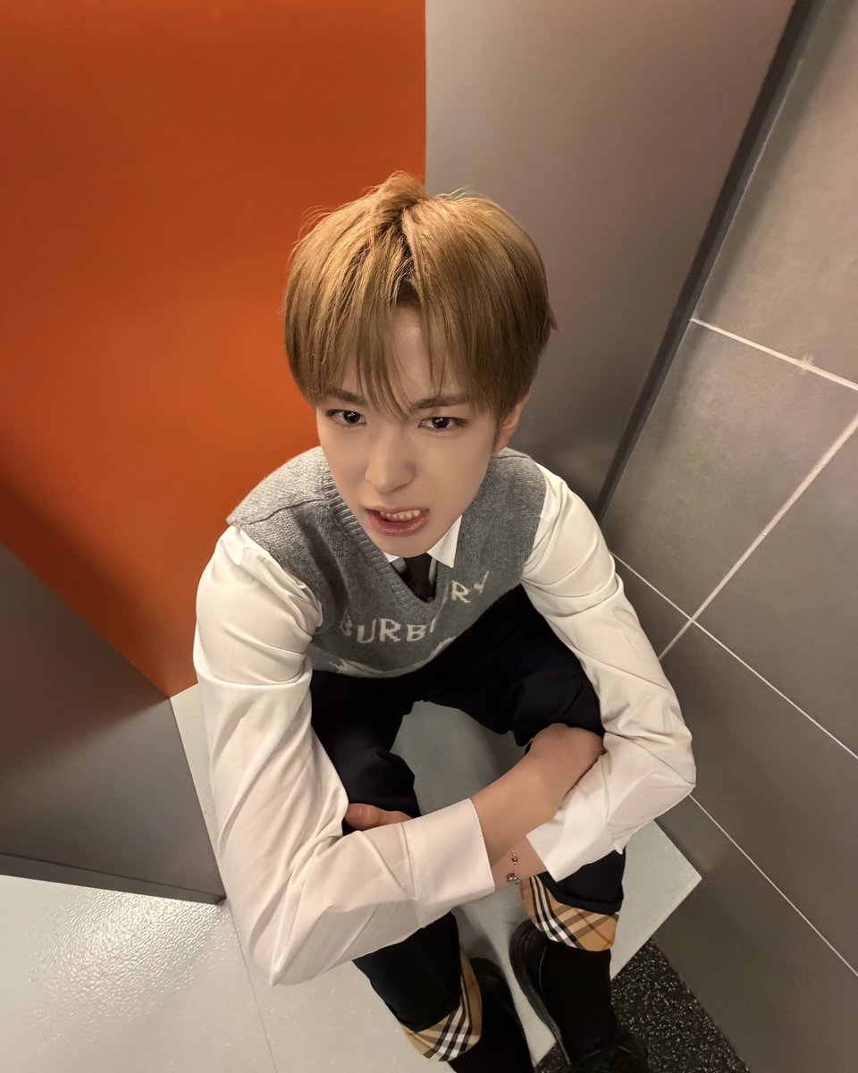 wishrome's tweet photo. 옛날생각난다
우리 둘이 결혼하자고
손가락 걸고 약속했잖아 ㅎ
                                              도련님이 우기신거지
                                              저는 싫다고 했어요
뭐???? https://t.co/WXU2luex5y
