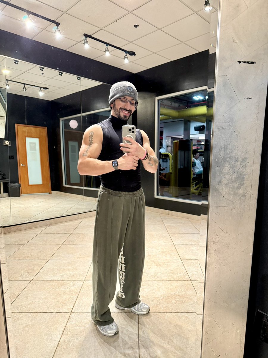 mariocanas5's tweet photo. I completely tote my ACL 8 Months ago and surgery is December 16th. I own my own business so I delayed the surgery if your wandering, but the time has finally come :). Any tips or advice? Humor is preferred https://t.co/4MKBkserio