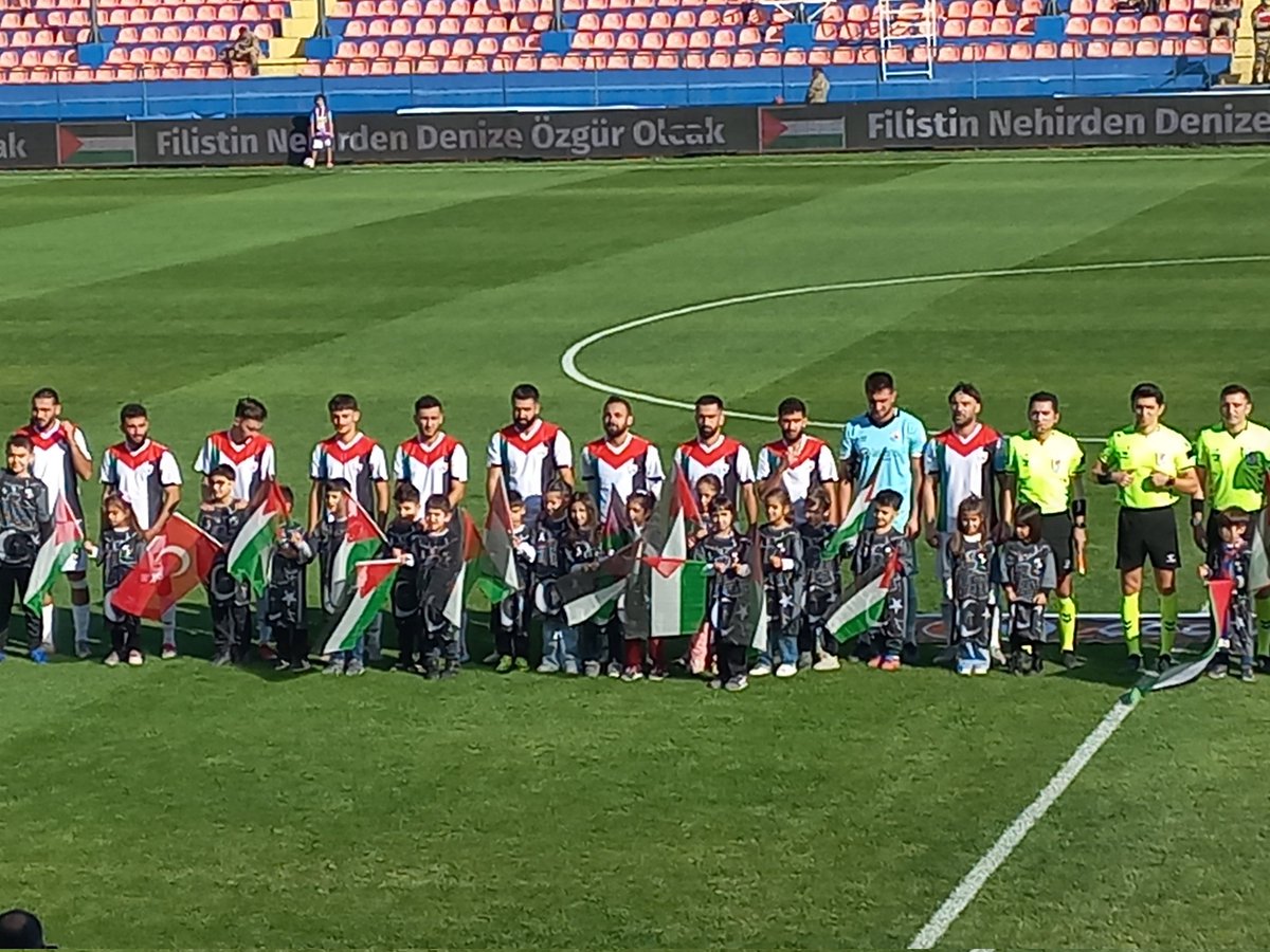 hatayihh's tweet photo. İskenderunsporun 30 kasım pazar günü saat 14:00 da Erbaaspor ile karşılaştığı müsabakada Filistin hassasiyetine katkıda bulunmak için futbolcu kardeşlerimiz Filistin bayrağı temalı forma ile sahada mücadele verdiler Hatay İHH yönetimi olarak bu mücadele de yanlarında birlikteyiz, https://t.co/g9SNbiEAJF