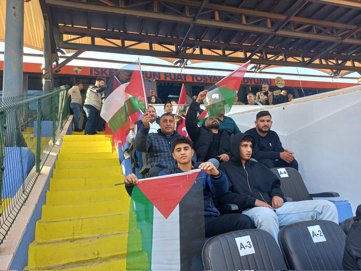 İskenderunsporun 30 kasım pazar günü saat 14:00 da Erbaaspor ile karşılaştığı müsabakada Filistin hassasiyetine katkıda bulunmak için futbolcu kardeşlerimiz Filistin bayrağı temalı forma ile sahada mücadele verdiler Hatay İHH yönetimi olarak bu mücadele de yanlarında birlikteyiz,