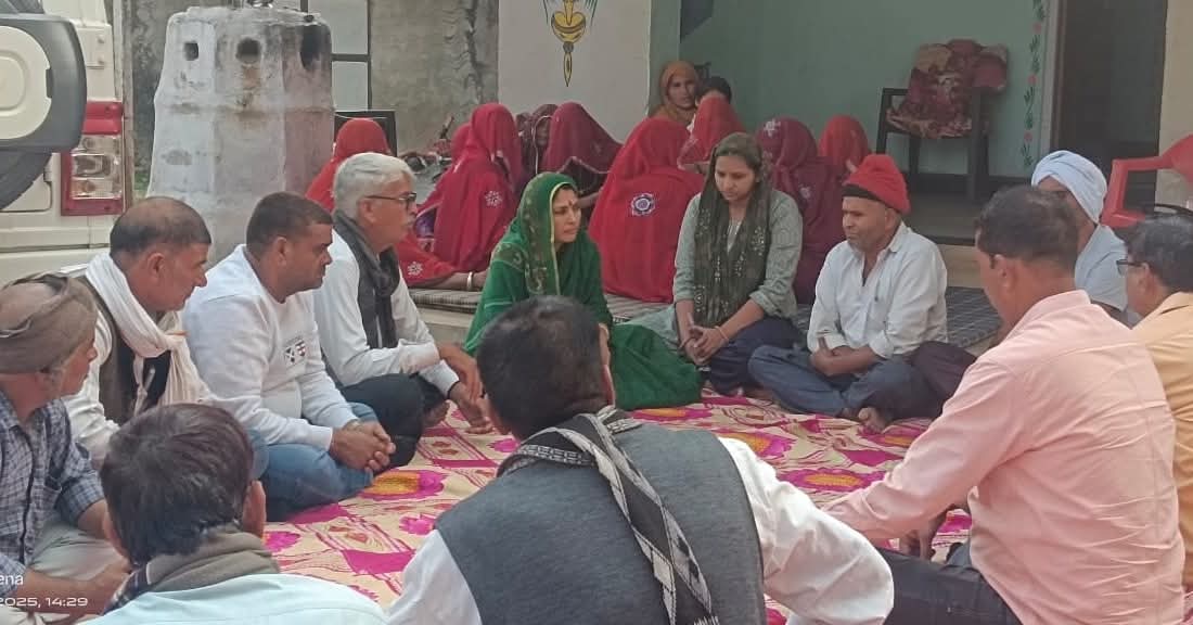 AshaMeenaSwm's tweet photo. आज खण्डार के बड़ा बेहरावण्डा सरपंच श्री जुगल जी चौधरी की माता जी की बैठक में पहुँच कर श्रद्धांजलि अर्पित की और शोकाकुल परिवार को ढांढस बंधाया।
#Khandar #Sawaimadhopur https://t.co/KL5QfYgLjh