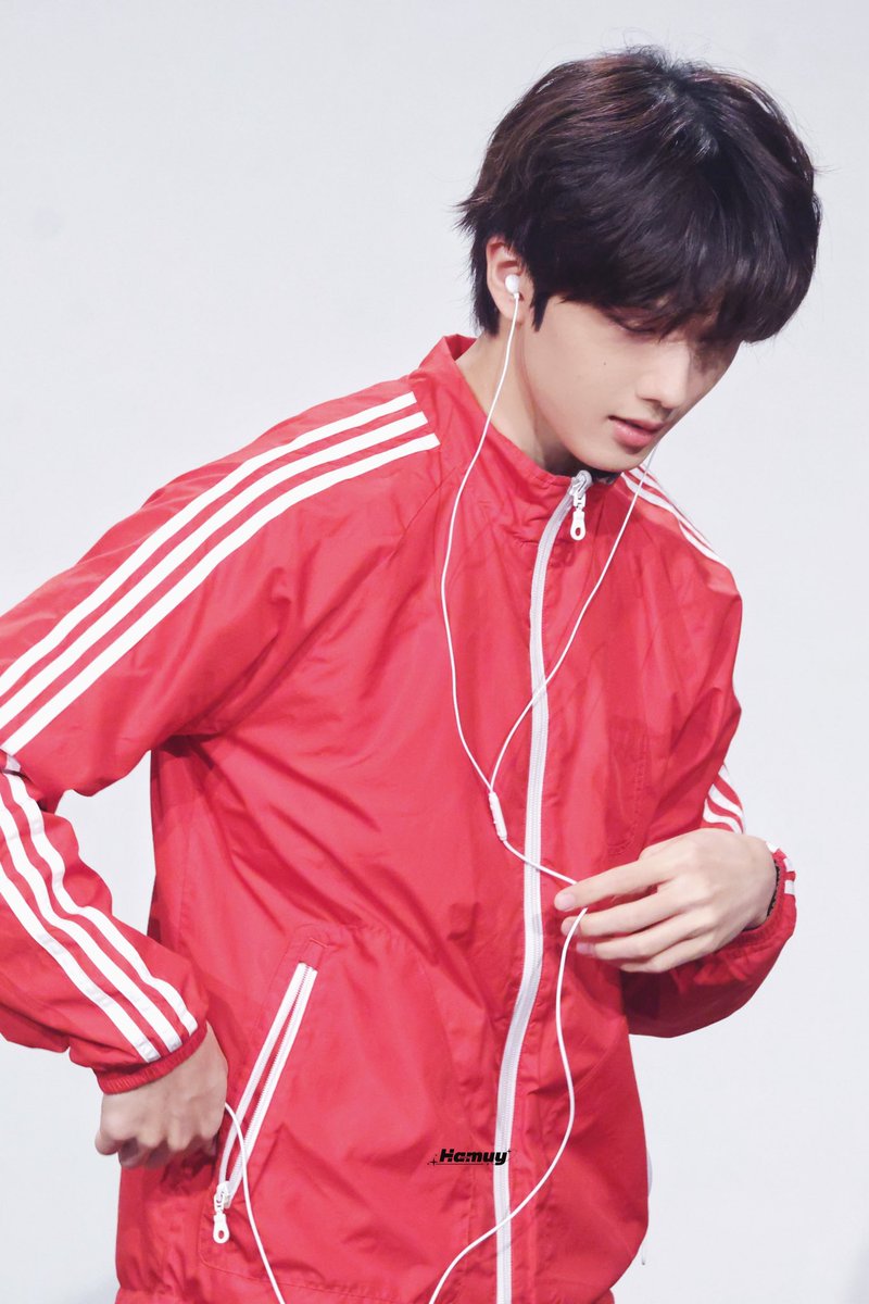 Hamuy25's tweet photo. 251130 ny music

#朴志晟 #JISUNG #지성 #チソン https://t.co/d3j4TFORay