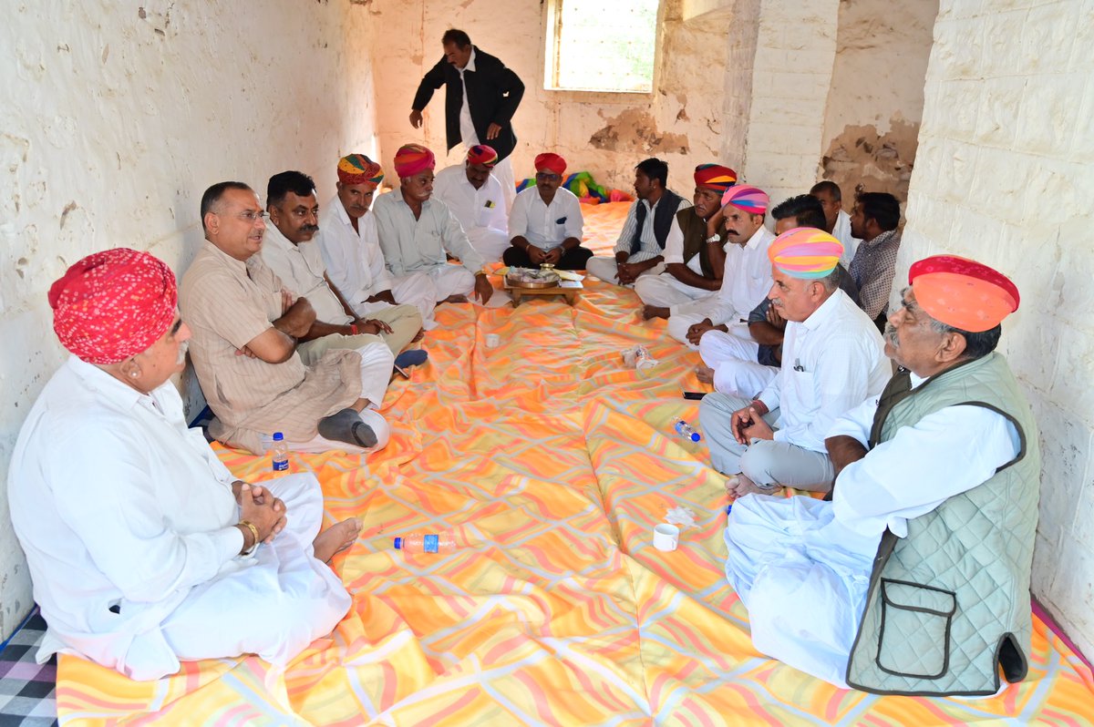 SSKharaBJP's tweet image. प्रिय भाणेज दिनेशसिंह भाटी (डाँगरी) के विवाह समारोह में सम्मिलित होकर उन्हें शुभकामनाएं प्रेषित की।