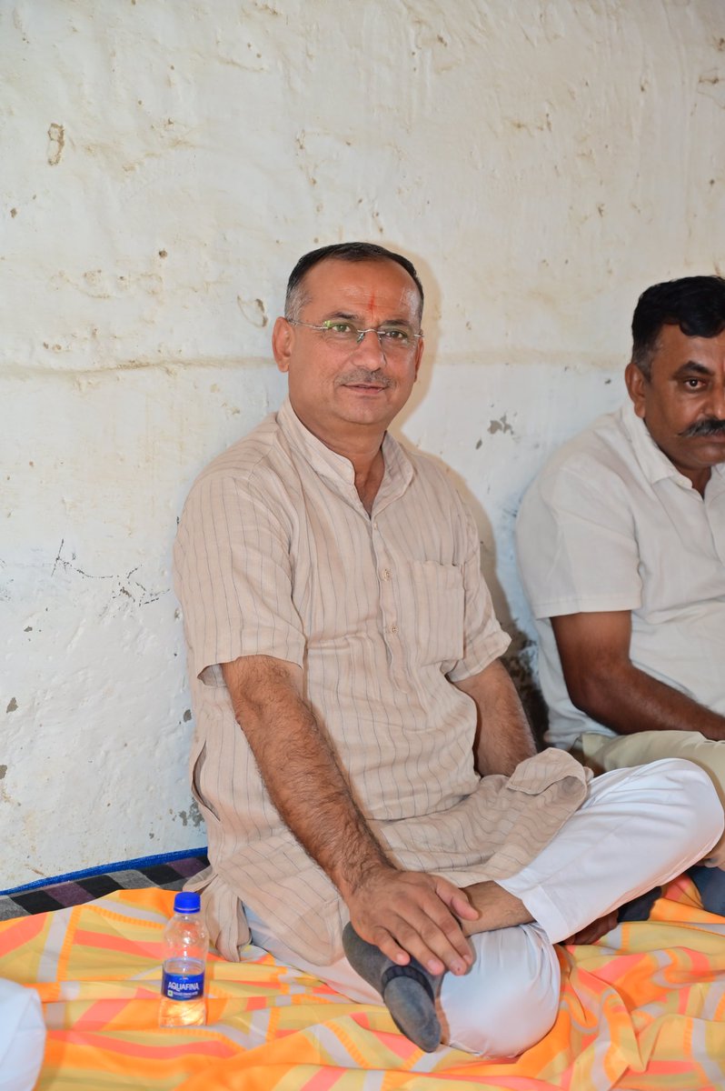 SSKharaBJP's tweet image. प्रिय भाणेज दिनेशसिंह भाटी (डाँगरी) के विवाह समारोह में सम्मिलित होकर उन्हें शुभकामनाएं प्रेषित की।