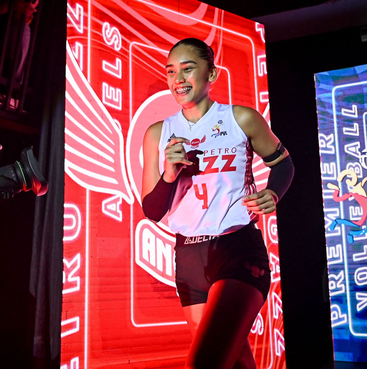 tj_canino's tweet photo. JULES TOLENTINO LEADS HER TEAM TO THE REINFORCED CONFERENCE 🏆CHAMPIONSHIP TITLE! 👏

WHAT A FEAT FOR THIS ROOKIE SETTER. ❤️‍🩹🪽 https://t.co/eViCcgbghw