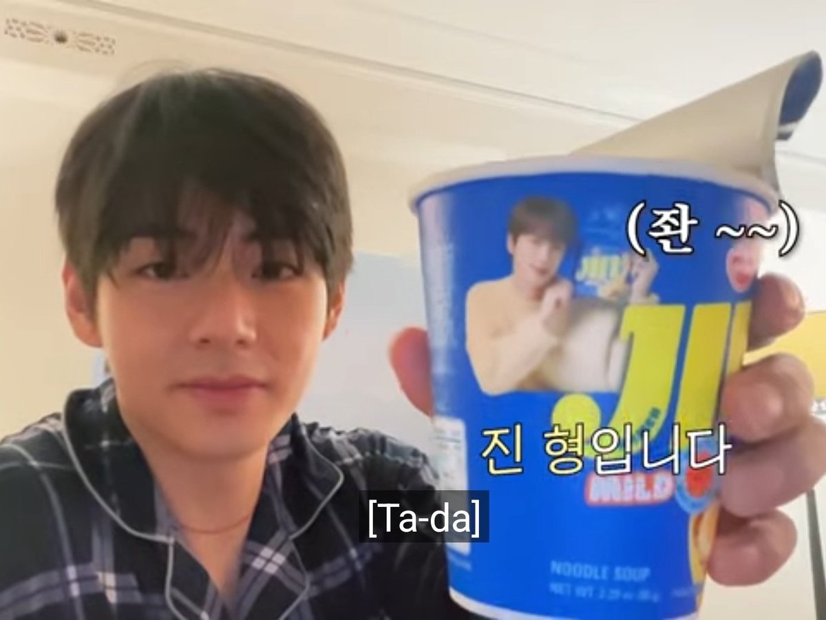 joon_lovebot's tweet image. taehyung eating jin (not in his usual way)