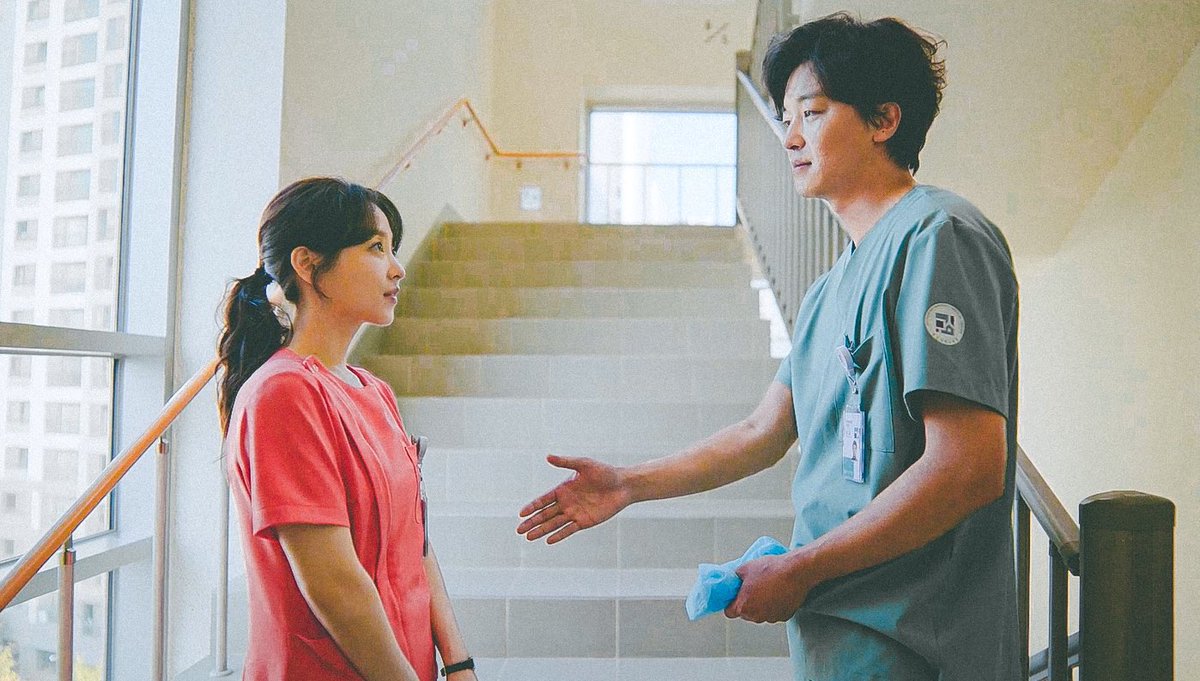 Rhythm_ndBlue's tweet image. ยกให้เป็น 1 ในซีรีส์ที่ทำเลิฟไลน์ได้ดีมาก
ชอบความเรียบง่าย แต่อบอุ่นใจ

ชอบที่ค่อยๆขยับช่องว่างความสัมพันธ์ของพระนาง จากยืนห่างกัน จากเพื่อนร่วมงาน ก็ค่อยๆขยับหากัน เป็นกำลังใจให้กัน จนเป็นคนรัก

แล้วบทเรื่องDaily Dose of Sunshine ก็ดีมาก
เล่าถึงปัญหาสุขภาพจิตของคนในสังคมปัจจุบัน