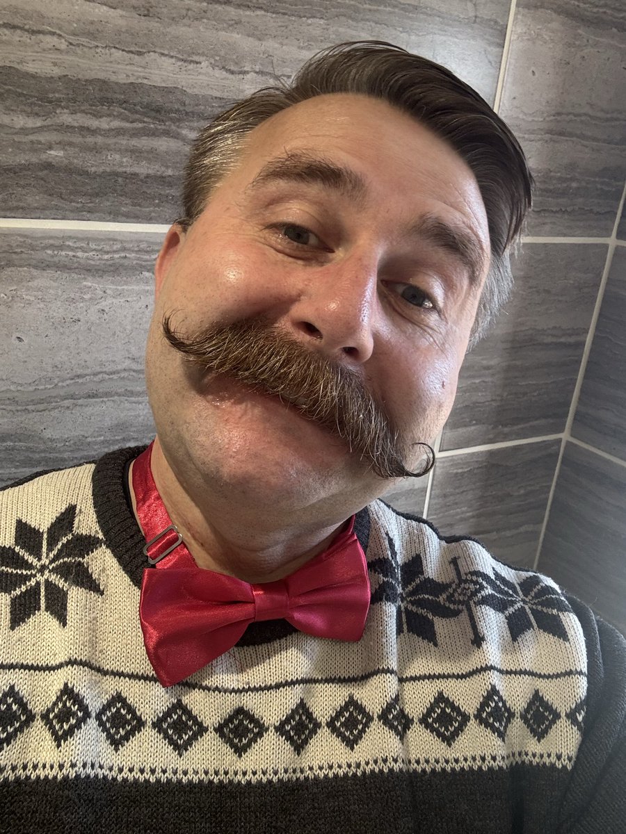 leetravers2000's tweet photo. @Pringles help a crisp lover out - £98 away from my Movember target - let’s face it I wear it better - https://t.co/mvsw7ksoXH https://t.co/oG6Z2q8Ior