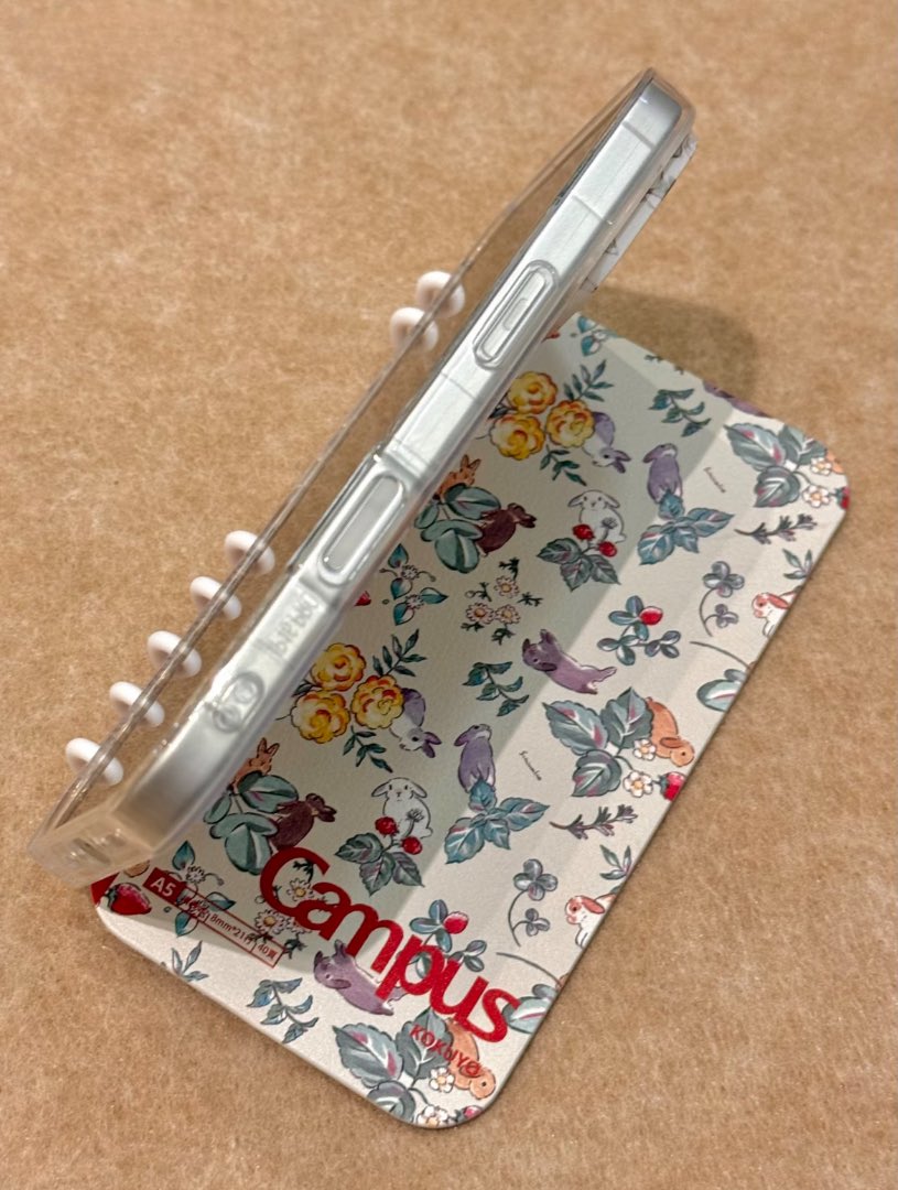 The phone case look like a campus cook, i was a bit confused 😭📒