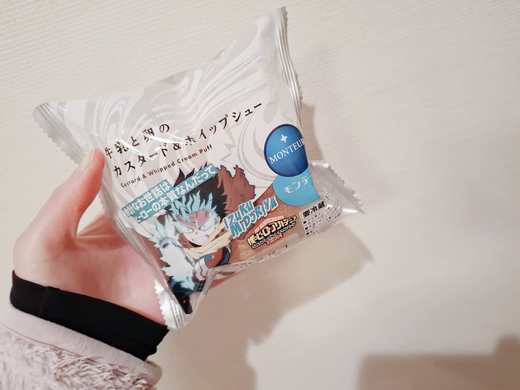 hiyokonosekai's tweet image. 昨日は、 牛乳と卵のカスタード&amp;amp;ホイップシュー と 小倉あんパイ 。ホイップ入りのシュークリーム避けてたんだけど食べたら凄い美味しかった🐣あとあんパイこれはオススメ！私は好みの味と食感✨
今日は、国産小麦のマドレーヌ 。とても安い！けど、美味しかった🐣